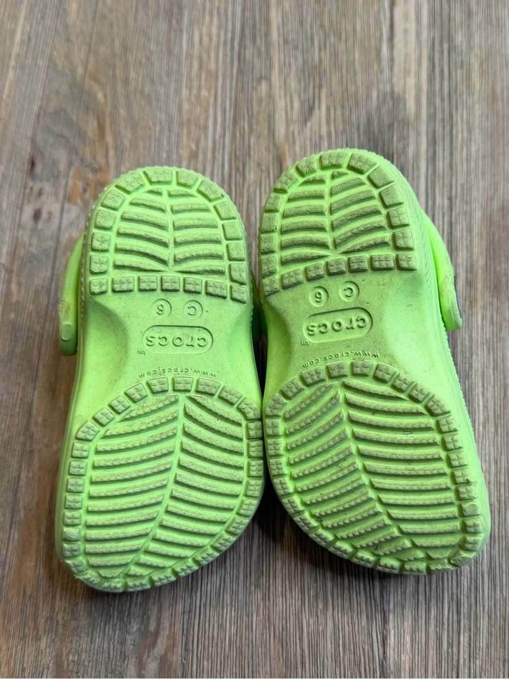 CROCS Kids Neon Green Clog Shoes with Cat Charm size C6